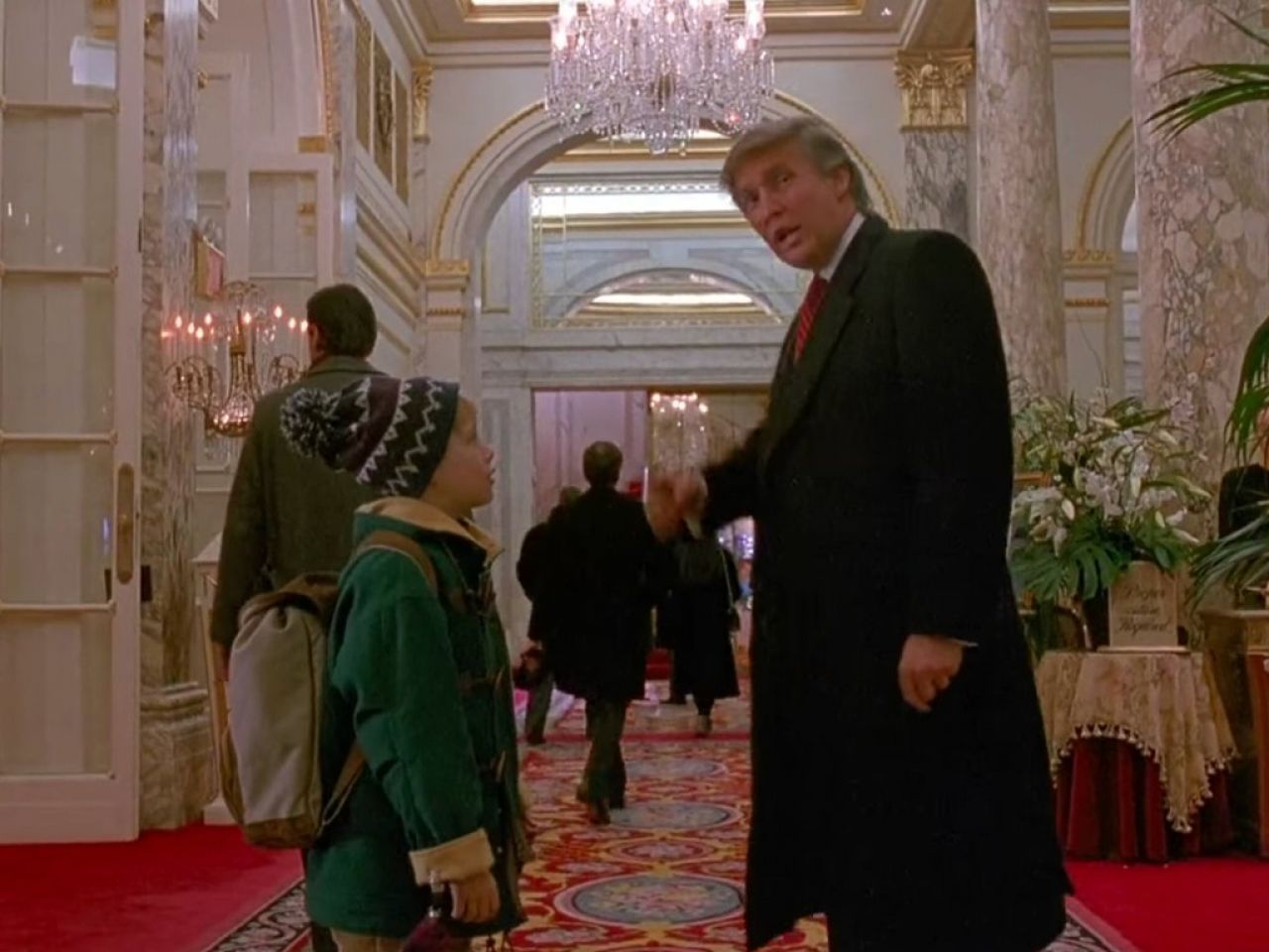 Kevin Sam W Nowym Jorku Trump Kevin sam w Nowym Jorku - Donald Trump wymusił swój występ. Reżyser